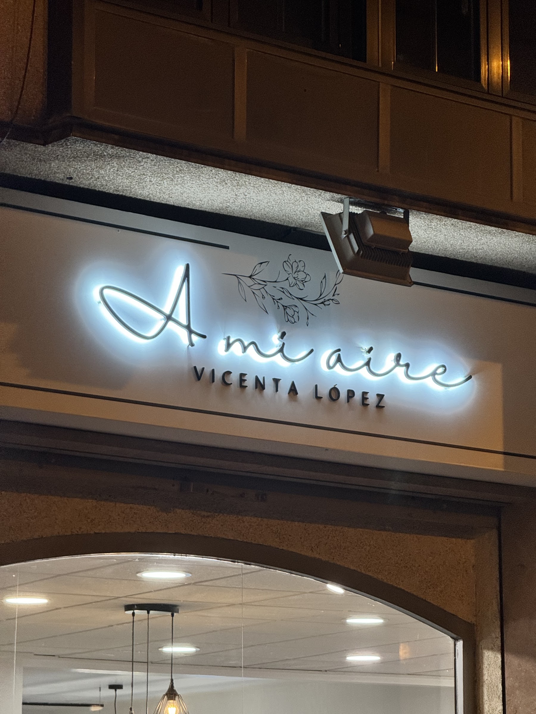 Rótulo de la boutique A mi aire - Vicenta López